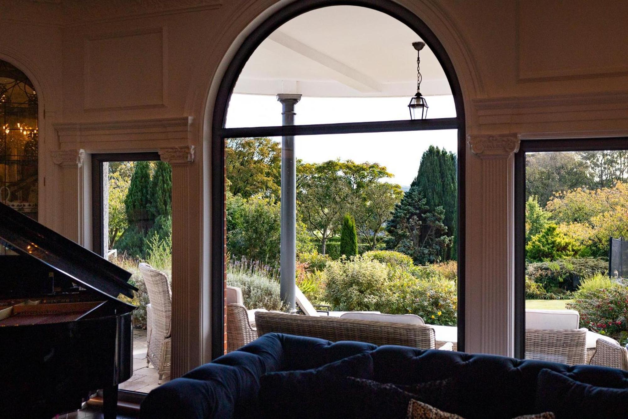 Hawkwood Court - With Hot Tub, Cinema, Gym, Games & Outdoor Kitchen Holiday home Scarborough