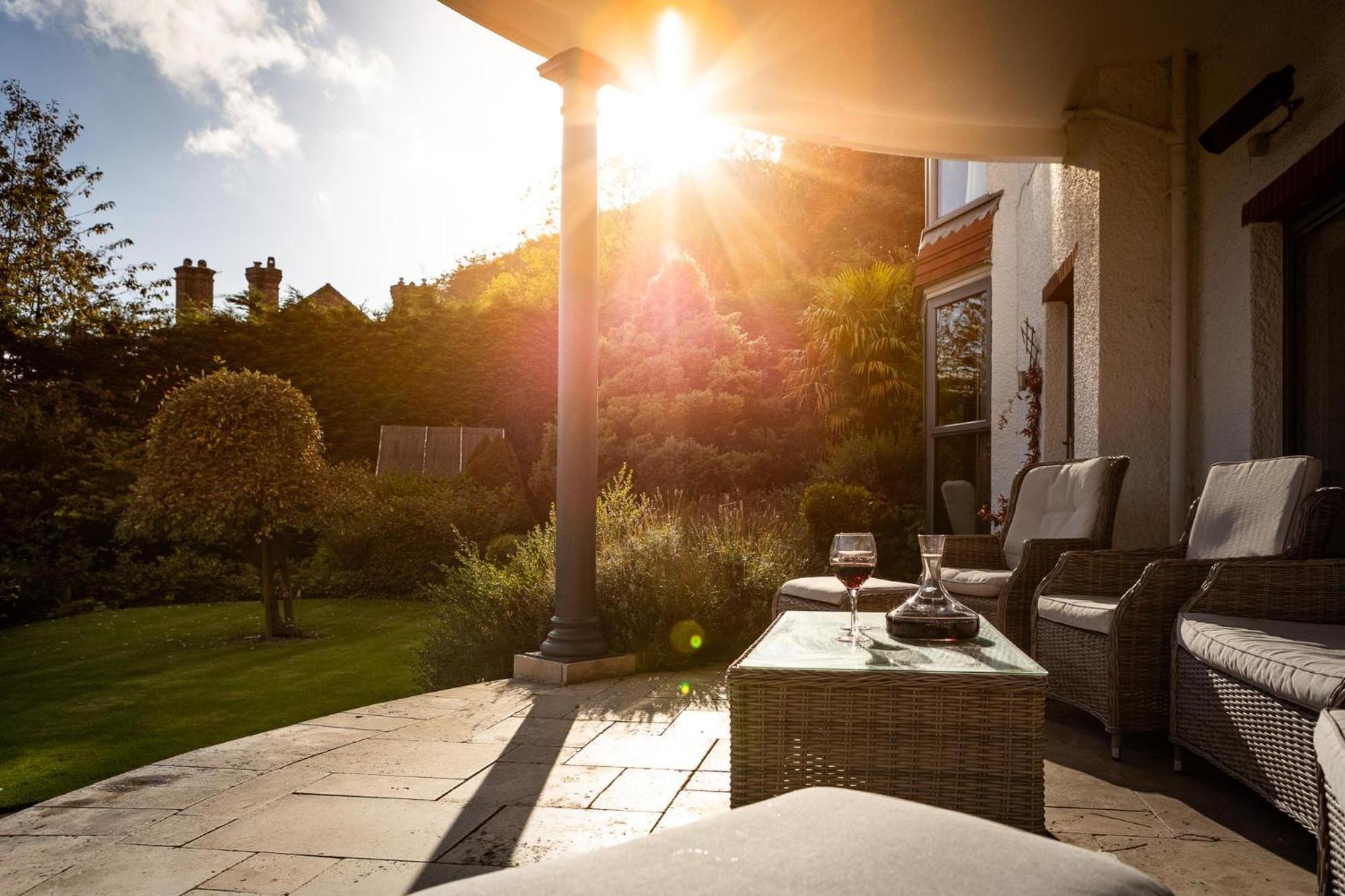 Hawkwood Court - With Hot Tub, Cinema, Gym, Games & Outdoor Kitchen Holiday home *