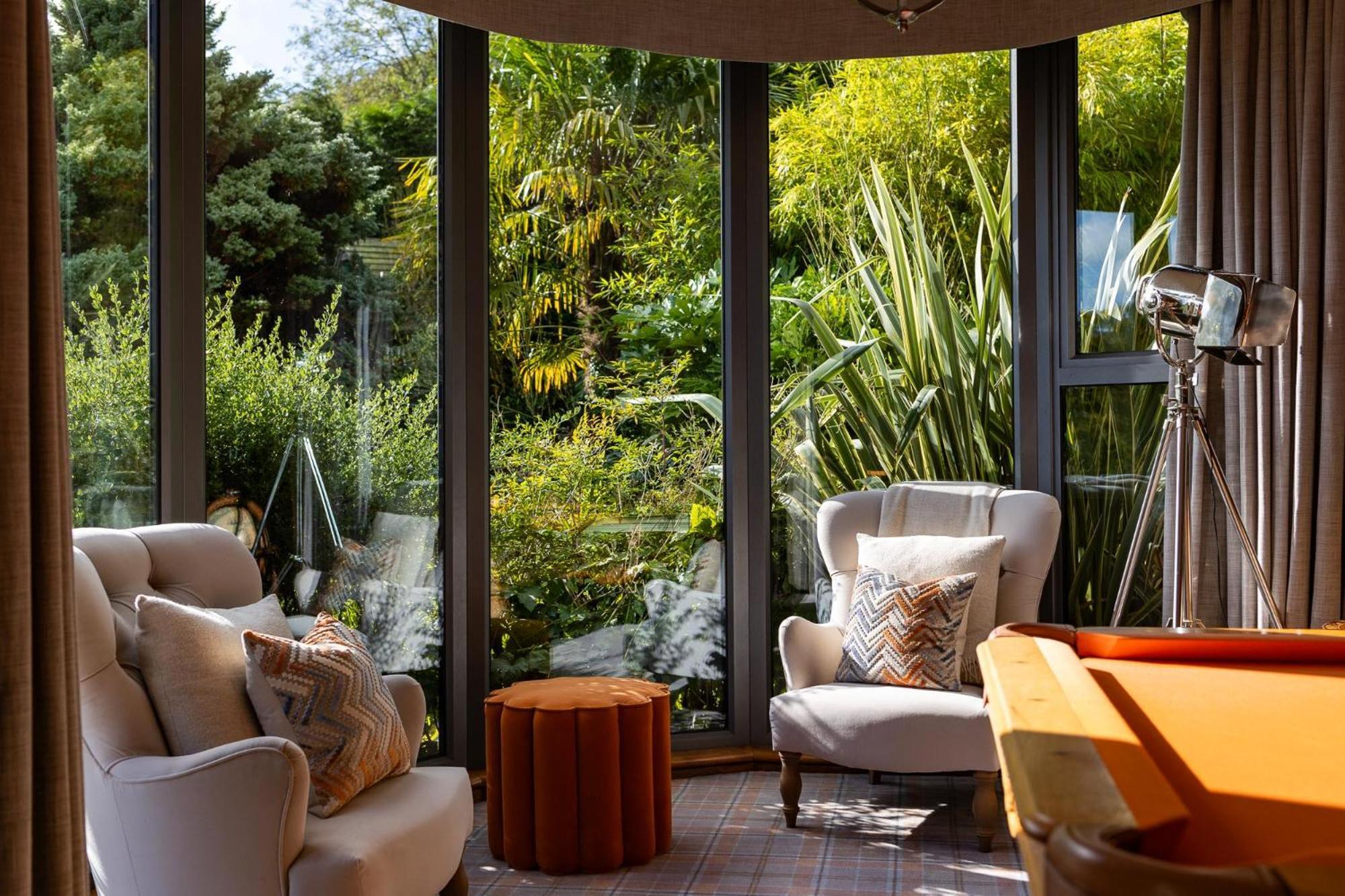 Hawkwood Court - With Hot Tub, Cinema, Gym, Games & Outdoor Kitchen *