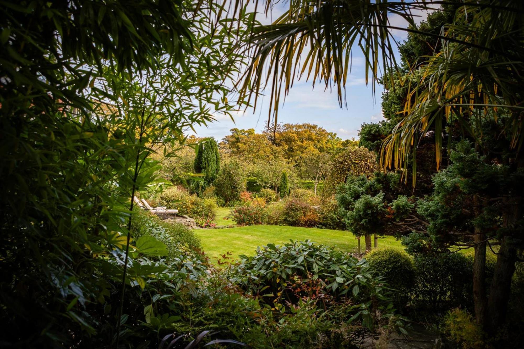 Hawkwood Court - With Hot Tub, Cinema, Gym, Games & Outdoor Kitchen Holiday home *
